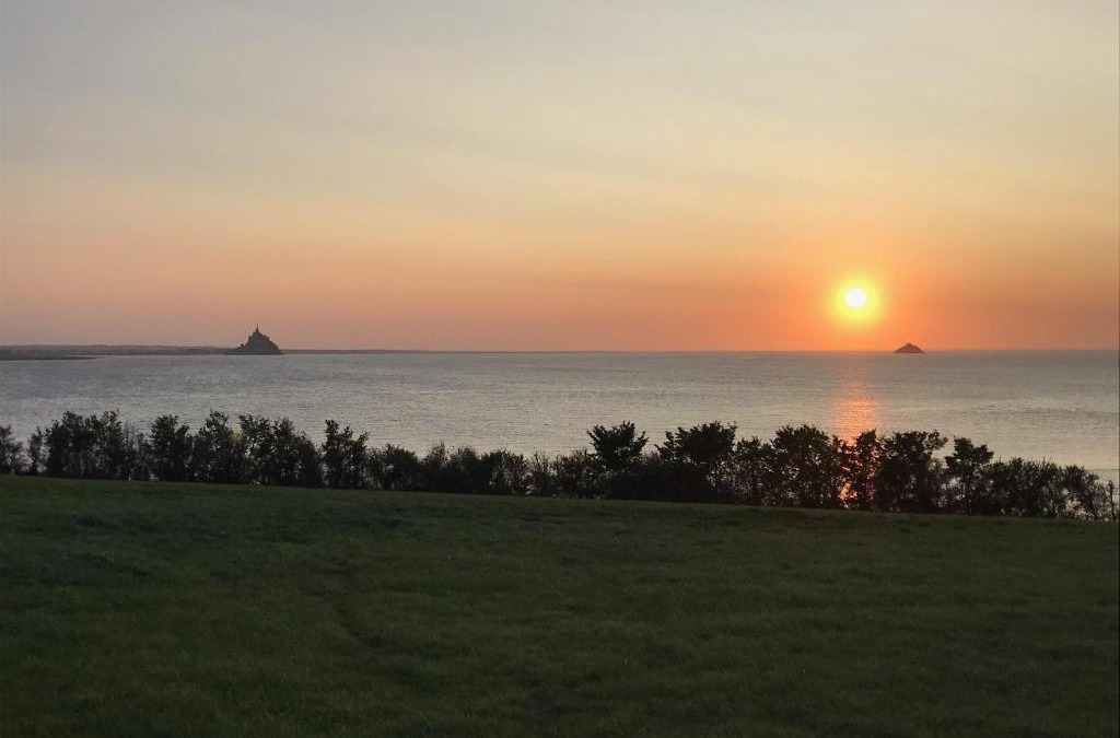 Sartilly-Baie-Bocage Bed & Breakfast | L Entre deux