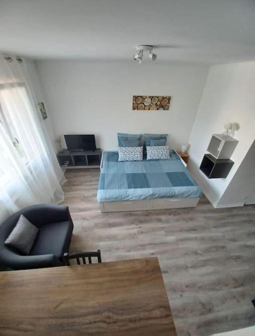 Faubourg-Raines Apartment | L'Escale, À proximité immédiate de la gare