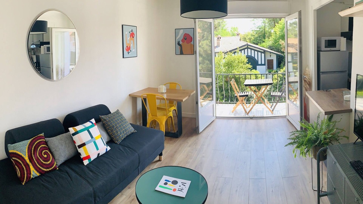 Soorts-Hossegor Apartment | "L'Etale", apartment with terrace in the heart of the city center. 2 steps from the lake