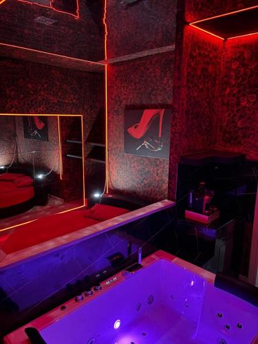 Castrovillari Hotel | L'H LION's RED SUITE