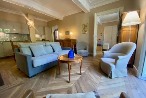 Nimes City Centre Apartment | L'historien - avec balcon coeur de Nîmes