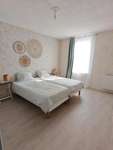 Magnac-sur-Touvre Apartment | l'Orchidée - 100m Naval group - 5mn de l'espace Carat