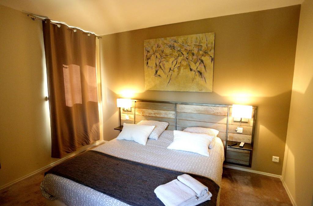 Chateau-Arnoux-Saint-Auban Bed & Breakfast | L'Oustaou