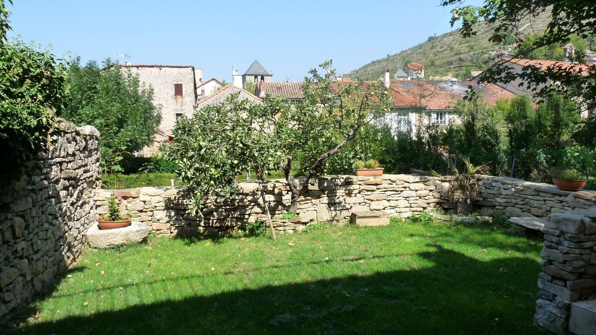 Saint-Rome-de-Tarn House | l'oustalou: house located 18 km from Millau in the village of St Rome de Tarn