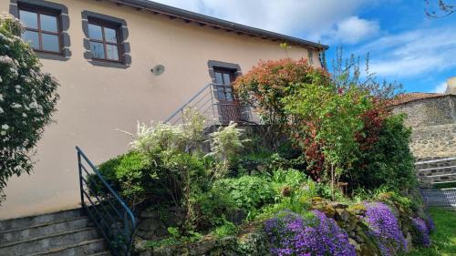 Villeneuve House | L'Oustalou - WIFI - Jardin - Campagne