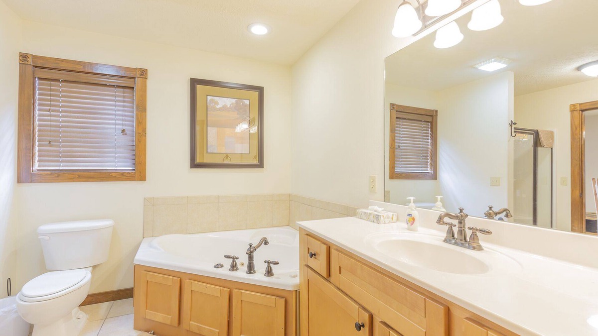 Reeds Spring Cabin | L130B, 2-Br with Loft Lakeview Cabin; Sept Deal – 15% Off 3+ Nt; SEE DESC. BELOW