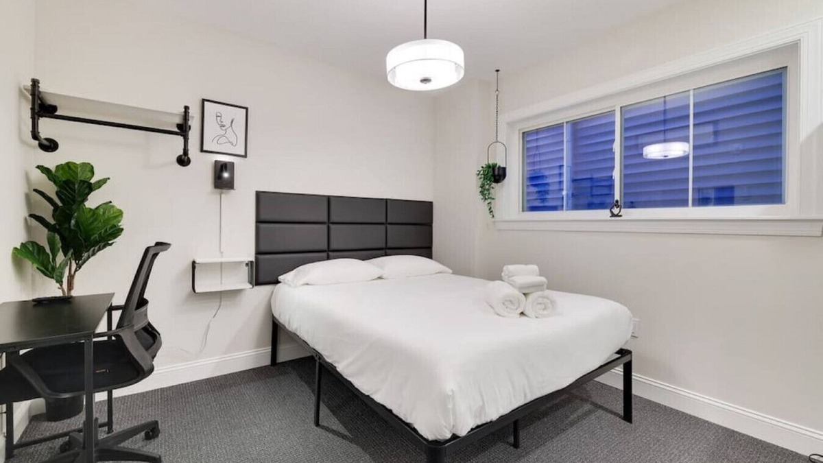 East Stroudsburg Apartment | L207 · The Lack - Queen Suite - A07
