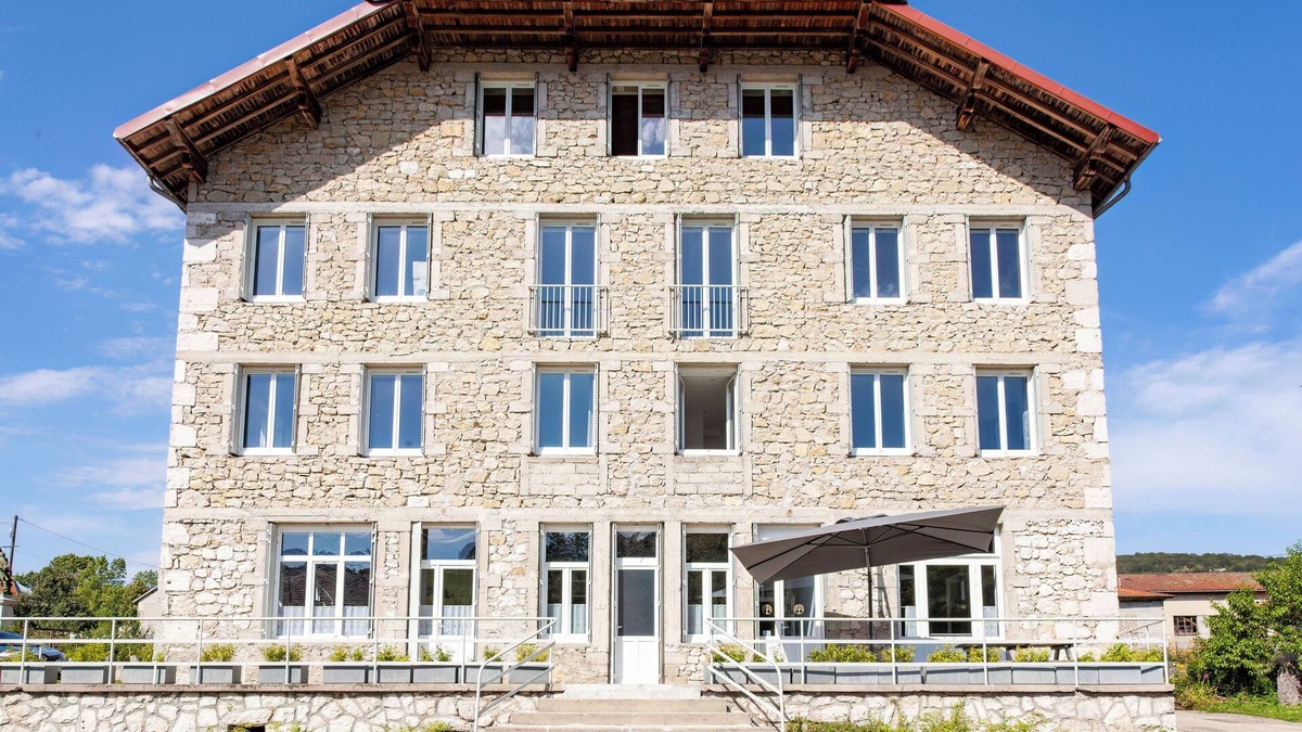 Le Petit-Abergement Apartment | La Bâtisse L'arbre Gris