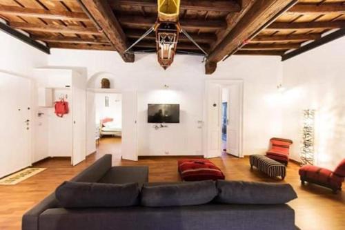 Roman Quarter Apartment | La Barca di Armida