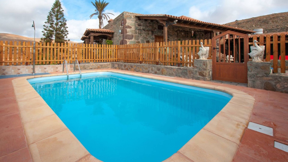 Tesejerague Ski Chalet | La Bella Tuineje, a charming home