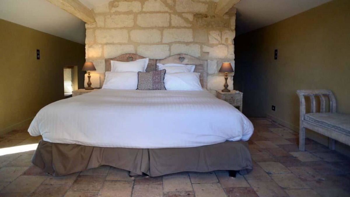 Saint-Hilaire-d'Ozilhan Hotel | La Belle Vie