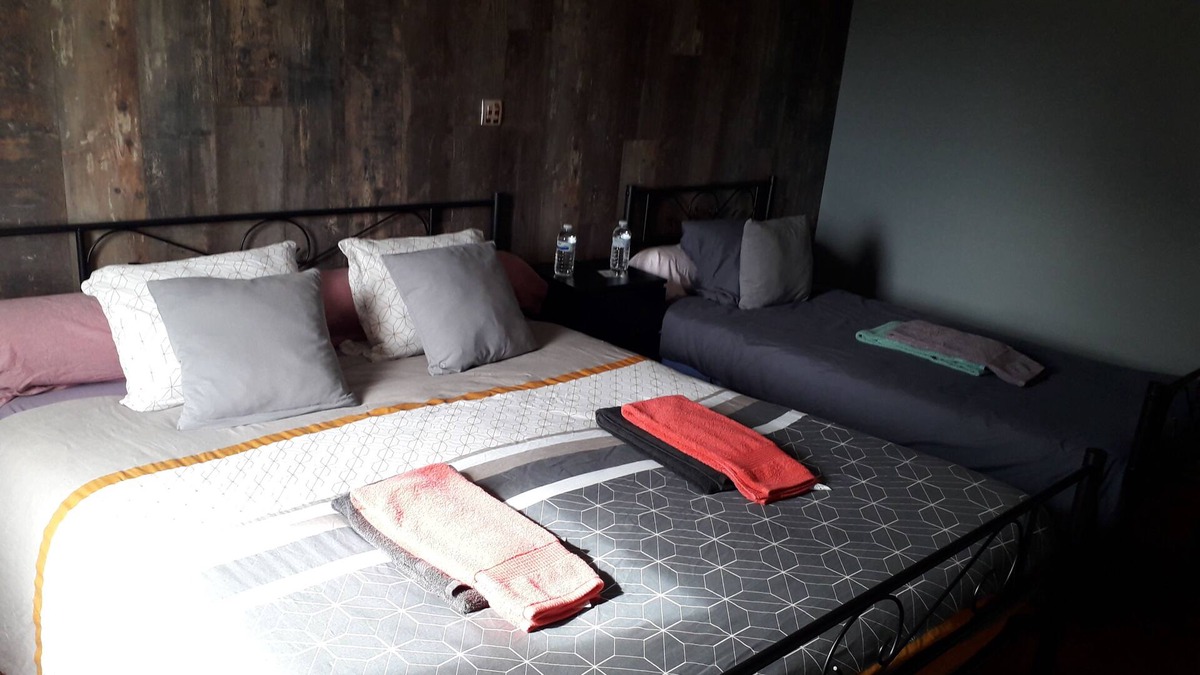 Coutras Bed & Breakfast | La Black Pearl, table d'hôte/fishing label accommodation/breakfast included