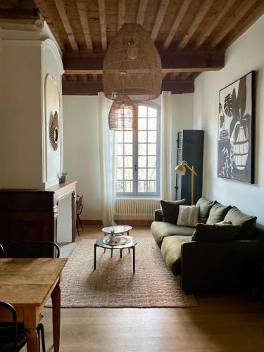 Uzes Apartment | La bohème place aux herbes