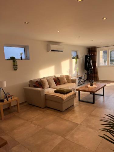 Profondeville House | La Bouverie