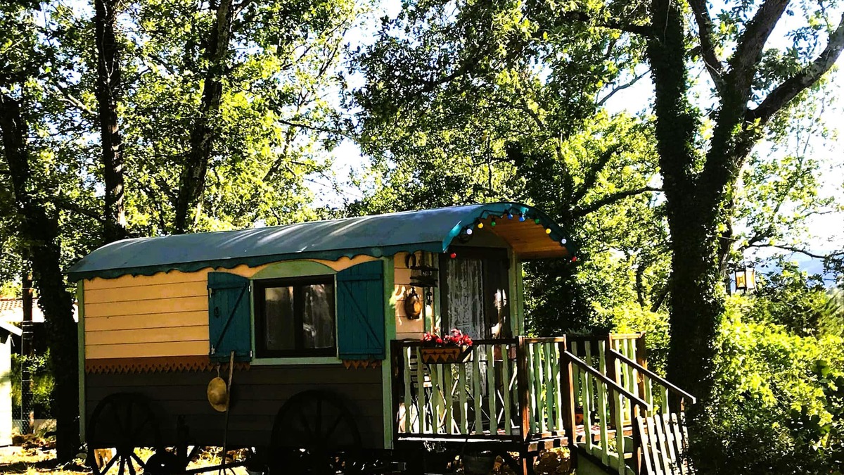 Saint-Paul-en-Foret Villa | LA BRINDILLE Charming gypsy caravan, in the forest, all comforts 2/3 p Swimming pool