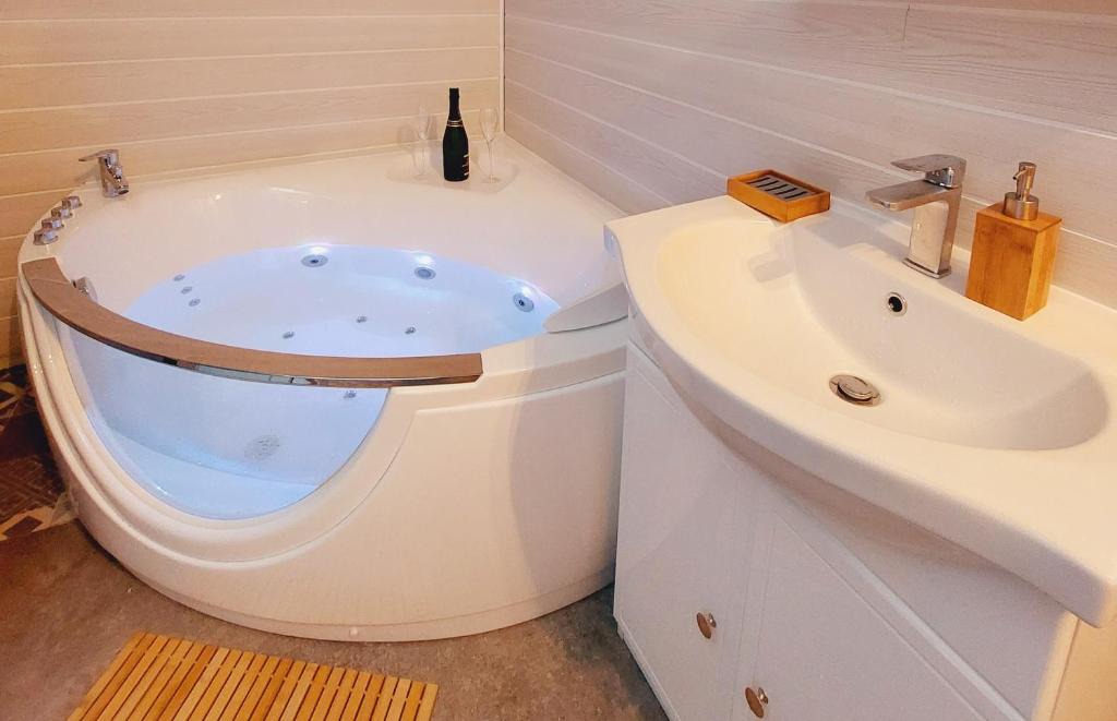 Boulogne-Centre Apartment | La Bull'Opale - Appartement d'exception avec Balnéo