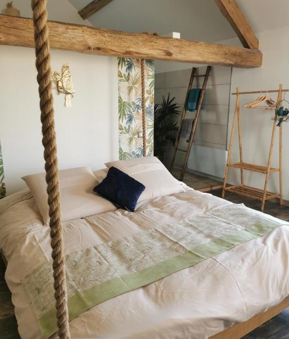 Bassevelle Bed & Breakfast | La bulle suspendue