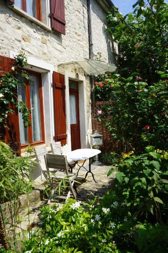 Thomery House | La Bycoque, maison 2 chambres au calme