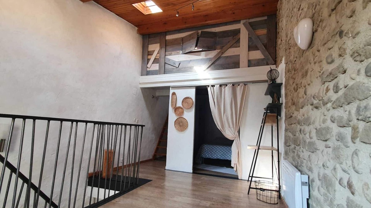 Belveze-du-Razes House | la Cabane Dans la Maison