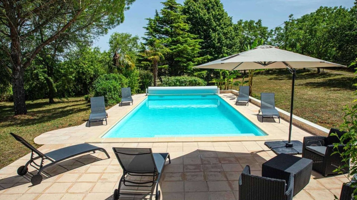 Aiguelèze House | La Cabane du Trel : A beautiful escape to the countryside with heated swimming pool