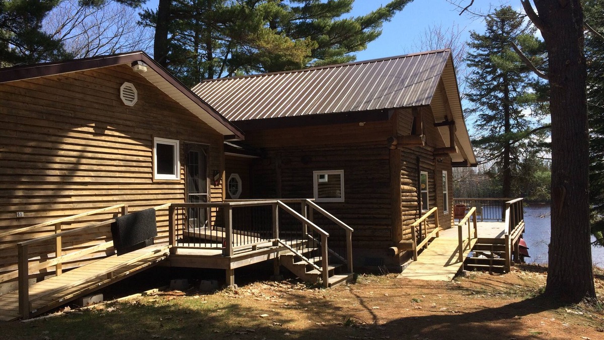 Cormierville Ski Chalet | La Camp on the river