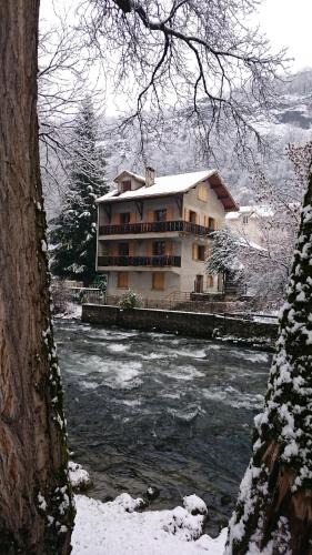 Savignac-les-Ormeaux Apartment | La Capelette