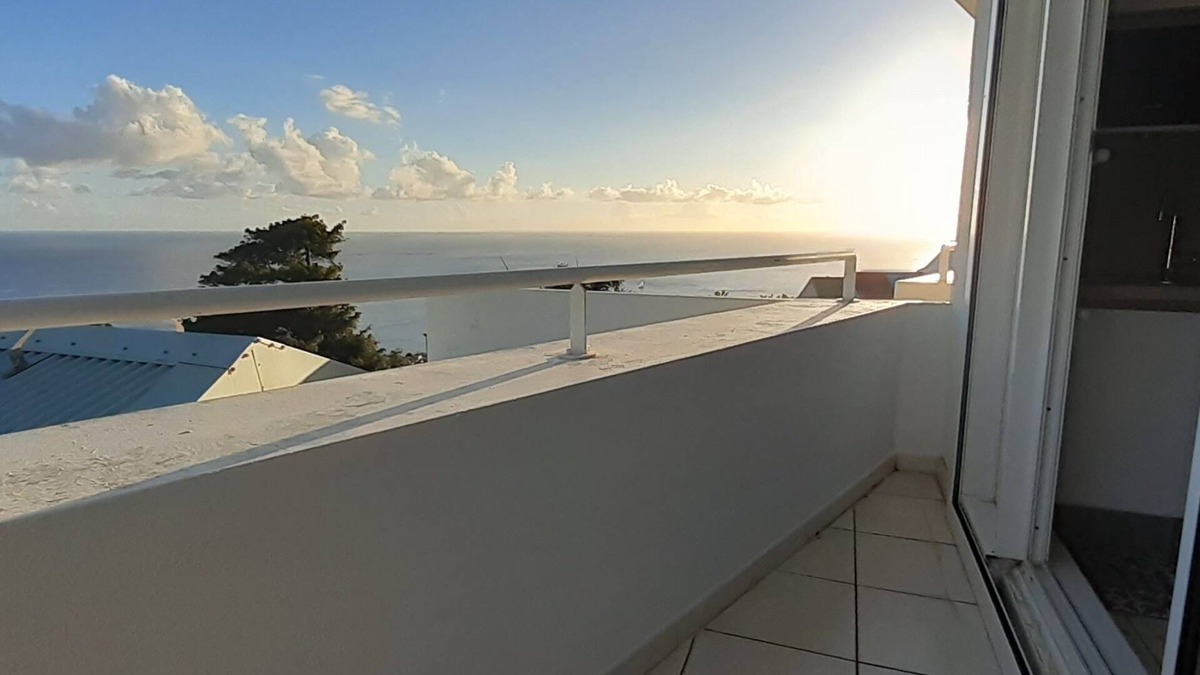 Case-Pilote Apartment | La Capresse à Case Pilote Studio Saphir, Vue Imprenable sur la Côte Caraïbes