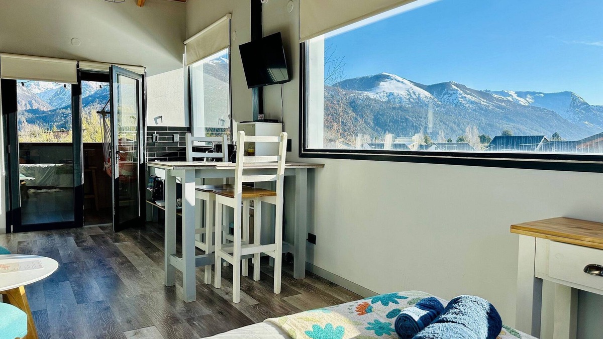 San Carlos de Bariloche Apartment | La Casa del Arbol. Stunning Mtn Views. Studio.