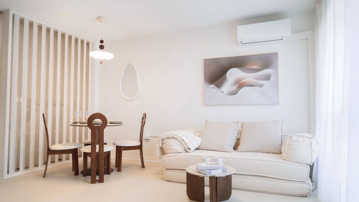 Bondi Junction Apartment | La Casa Bondi- AC/Rooftop Pool/Designer Style -6 mins bus ride to Bondi Beach