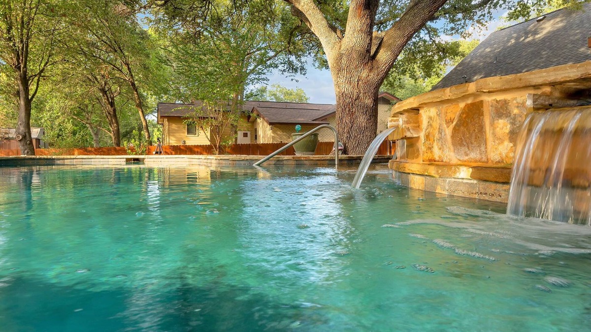 Windcrest House | La Casa Club de Golf - w/pool and hot tub!