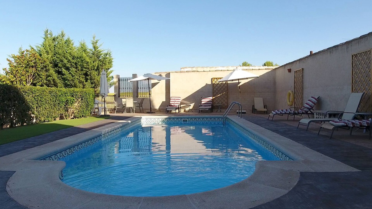 Villar de la Encina Villa | La Casa del Villar. 17 bedrooms. Special for large groups. With swimming pool.