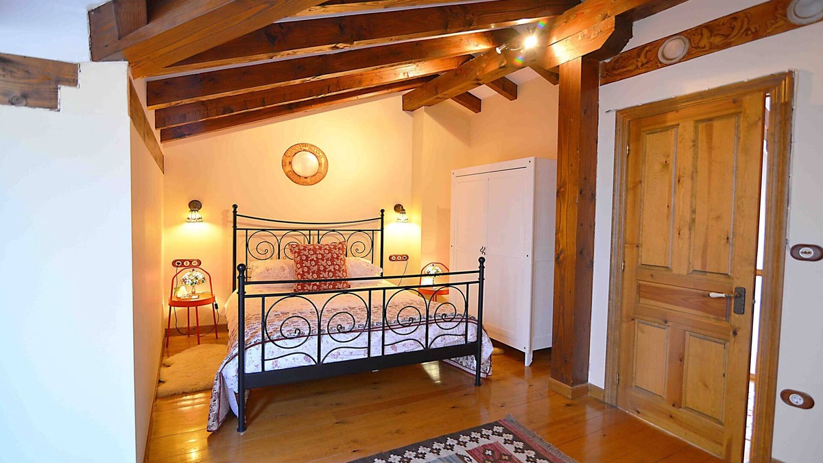 Tudes House | LA Casa DE LAS Chimeneas "espejos"