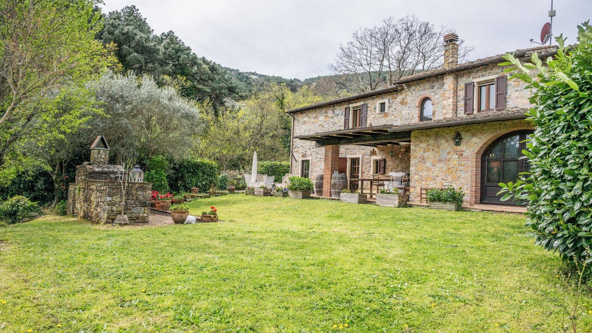Buti Villa | La Casa dei Ricordi - Three Bedroom Villa, Sleeps 9