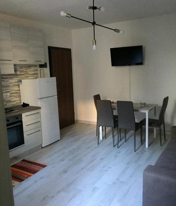 Est Apartment | LA CASA DI CHICCO E GINNY