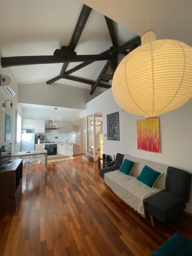 Province of Bologna Apartment | La Casa di Giulia, spazioso loft su due livelli a 10 minuti di macchina dal centro
