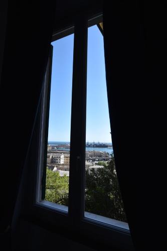 Lagaccio Apartment | La Casa Sulla Mattonata accogliente appartamento sulla tipica creuza genovese con bella vista e a due passi dalla Stazione Principe