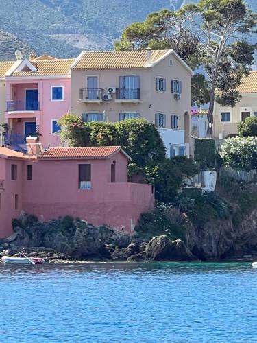 Frourion House | La casa sulle rocce House on the rocks
