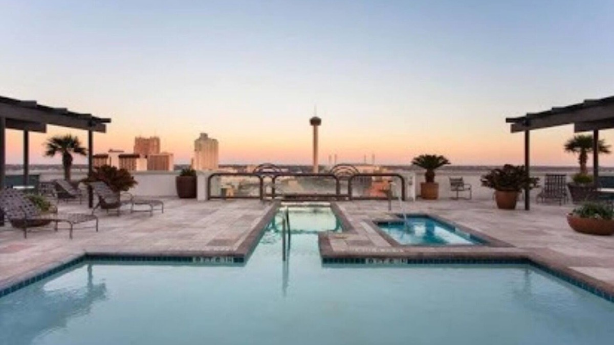 Main - Military Plaza House | La Cascada Close to the River Walk