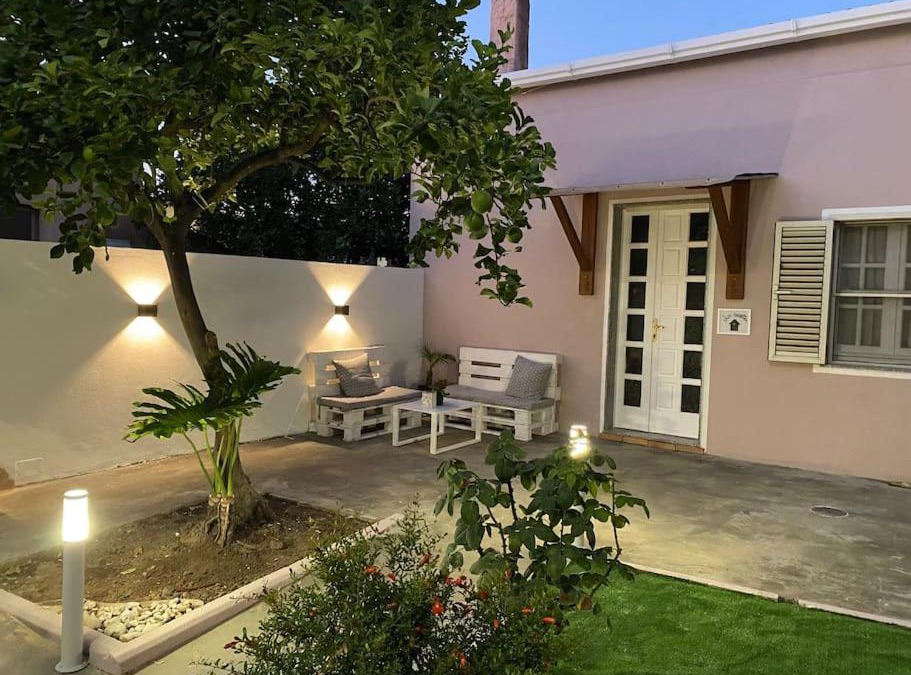 San Giovanni Suergiu Apartment | La Casetta
