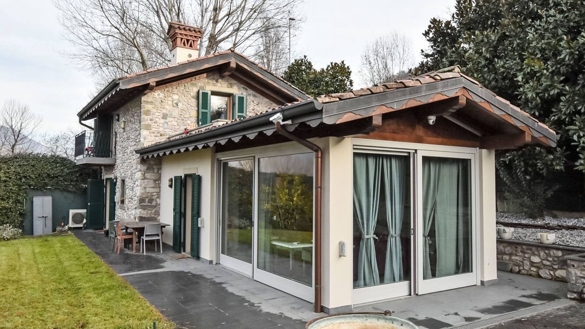 Cremignane House | La Casetta sul Lago by Interhome