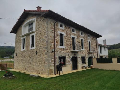 Lezana de Mena House | La casita de Mena