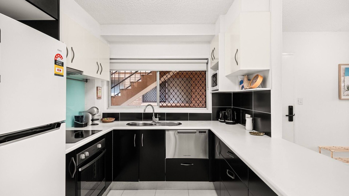 Burleigh Heads Apartment | La Casita De Siesta: 2-Beds, 200m from the Beach