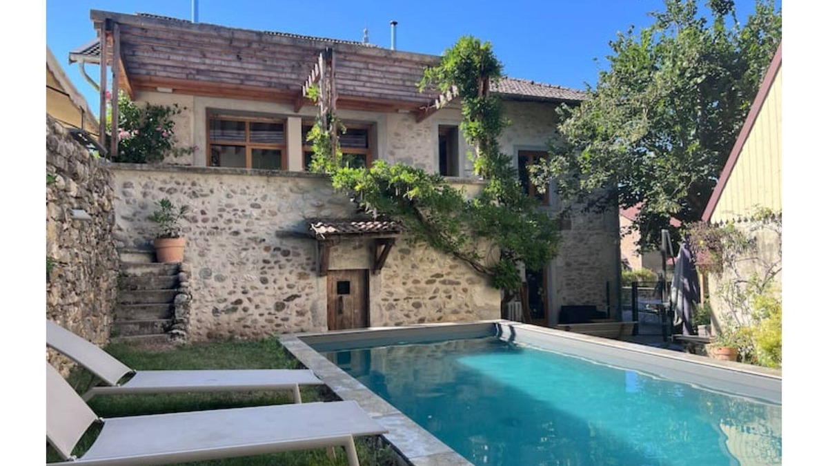 Chapareillan House | La Castanea house with swimming pool at the foot of the Granier