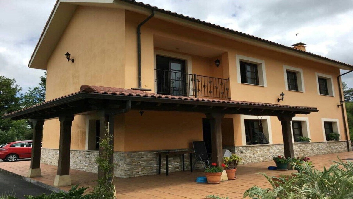 Piloneta House | La Cerezalina, discreet and quiet family villa