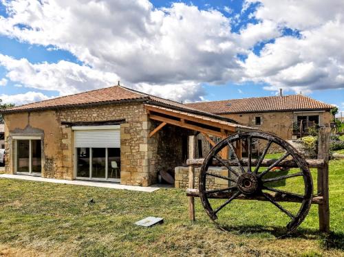 Castelnau-sur-Gupie House | "La Chèvrerie des Sources" - Maison de campagne avec Terrasse et vue panoramique - Expérience à la ferme