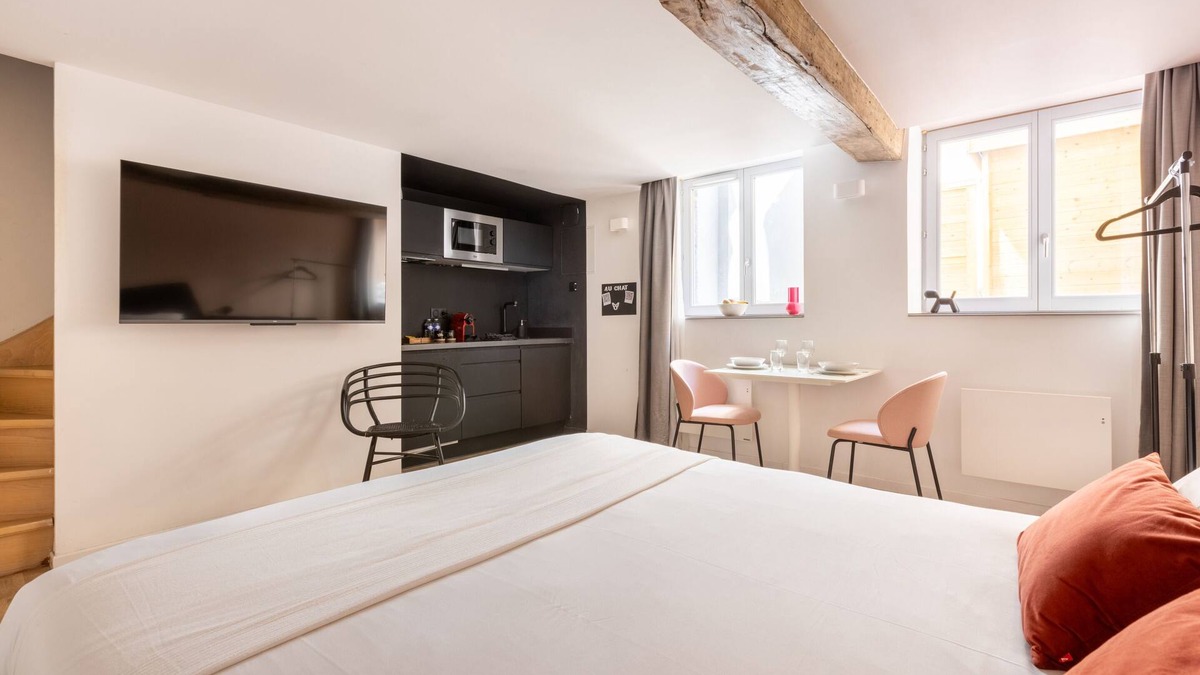 Old Lille Apartment | La Citadelle, backyard duplex apartment