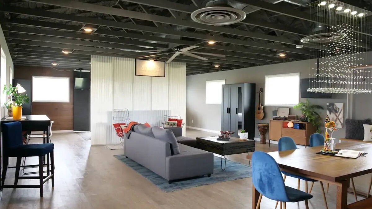 Acton Apartment | La Cochera Indy East - No Cleaning Fees