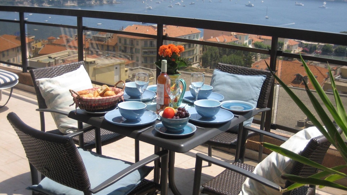 Villefranche-sur-Mer Apartment | 'La Colline' Panoramic 2 bed Apartment. Large Terrace, Sea Views, Pool/Parking
