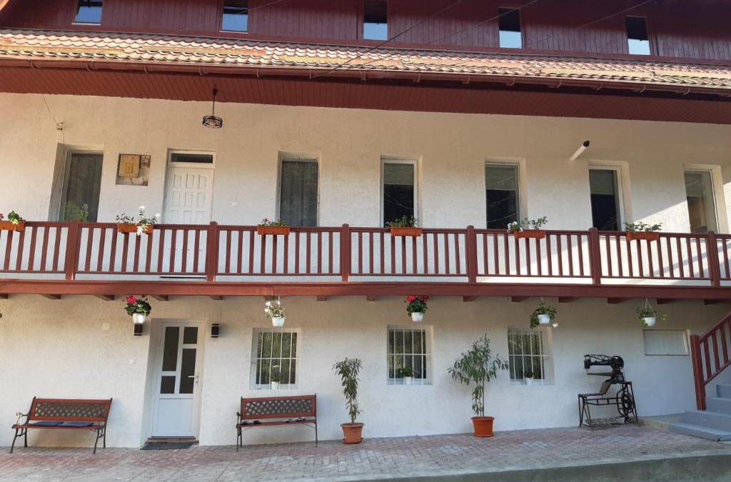 Bran House | La Conac 13 Ceasuri Bune