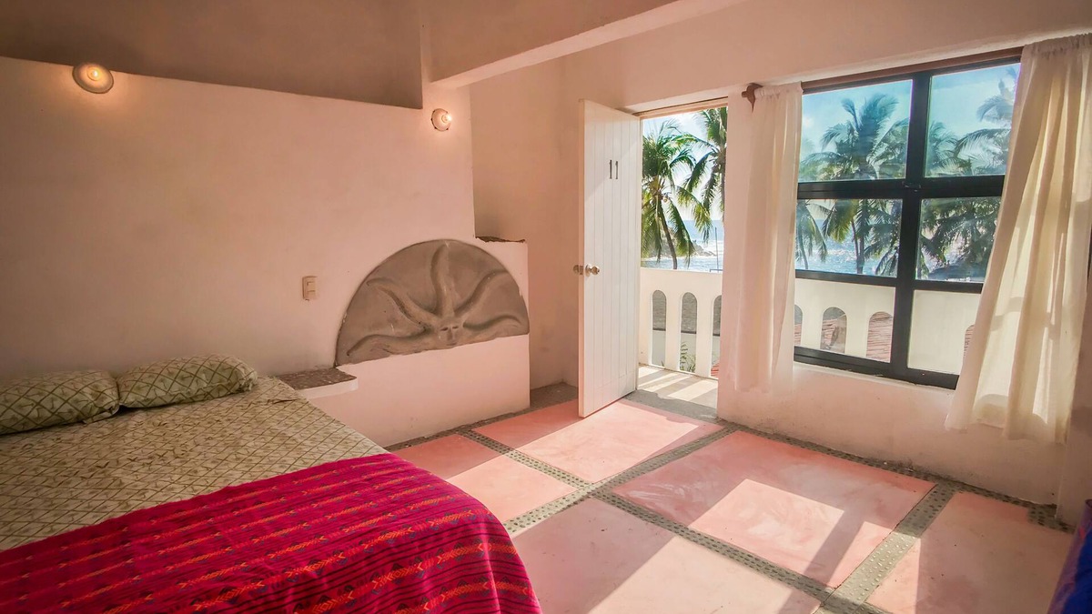 Bacocho Hotel | La Coral Beach House